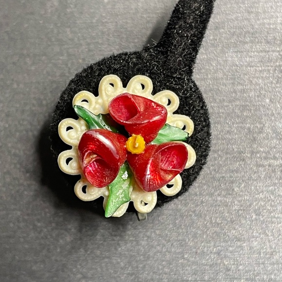 Tiny Shell Flowers On Celluloid Screw Back Earrings Vintage Dainty Sweetly - Picture 6 of 6